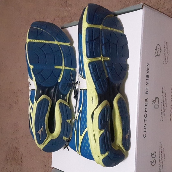 Mizuno Wave Catalyst (low mileage) - Picture 3 of 7